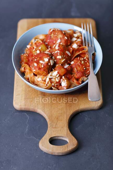 Tagliatelle with veal meatballs in tomato sauce — Stock Photo