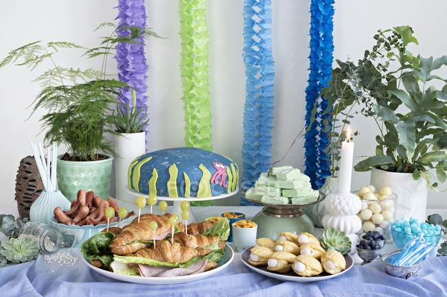 A party buffet with an 'Under the Sea' theme — Stock Photo