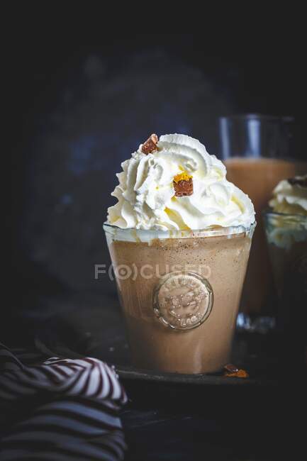 Burro di arachidi Cup Milkshake con panna montata — Foto stock