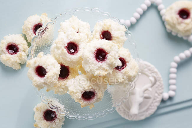 Coconut and blackberry jam cookies, top view — Stock Photo