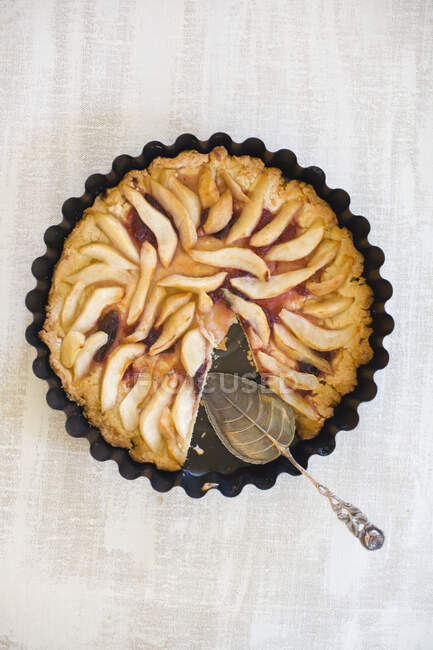 Tarta de manzana casera con canela y anís - foto de stock