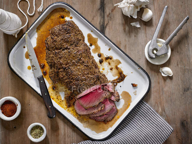 Mustard-and-Chile-Rubbed Roasted Beef Tenderloin — Stock Photo
