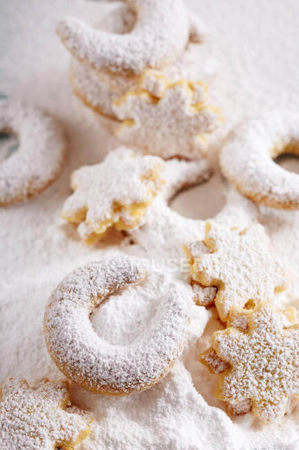 Vanilla crescent biscuits in icing sugar — Stock Photo