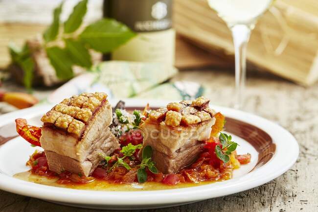 Crispy pork breast with tomato sauce and herbs — Stock Photo