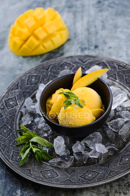 Gelato al mango alla menta — Foto stock