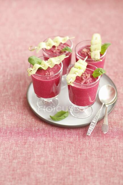 Cold beetroot soup with cucumber — Stock Photo