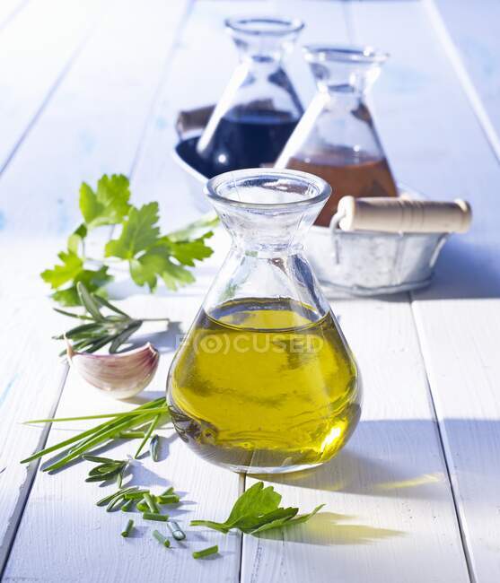 Olive oil and balsamic vinegar with herbs — Stock Photo