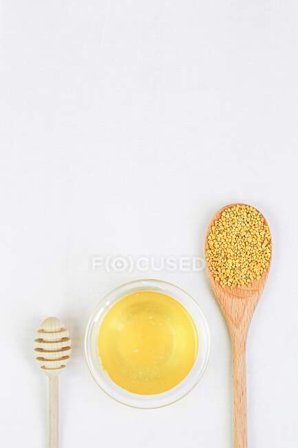Мёд с маточным молочком — стоковое фото