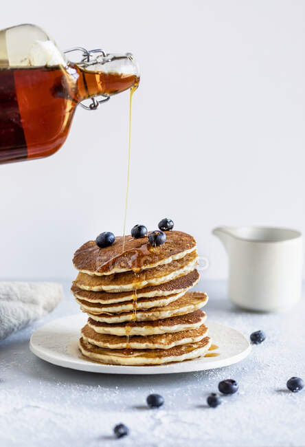 Pancake with maple syrup — Stock Photo