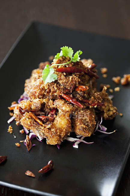 Pollo crujiente picante (Asia) - foto de stock
