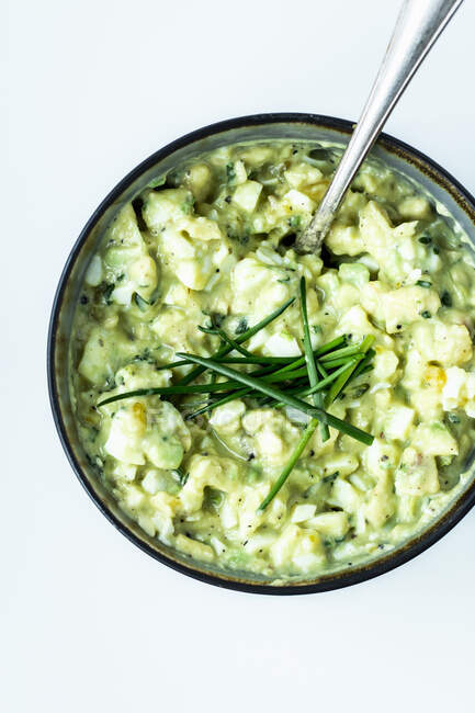 Avocado egg salad with chives — Stock Photo
