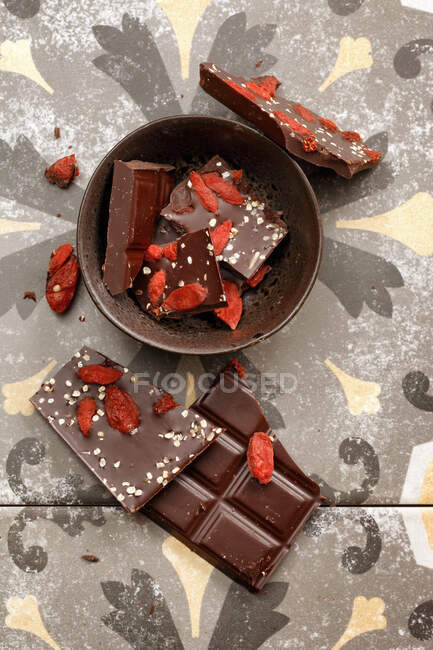 Chocolate with goji berries — Stock Photo