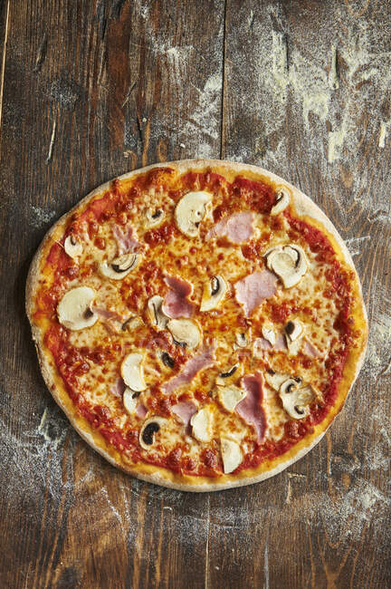 Pizza Classic with mushrooms and ham — Stock Photo