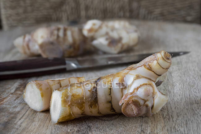 Galangal root on a wooden board — Foto stock