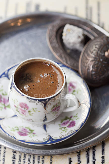 Turkish coffee with candy — Stock Photo
