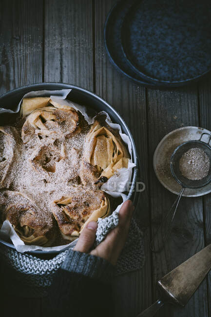 Ruffle cake made from filo pastry with cinnamon sugar — Foto stock
