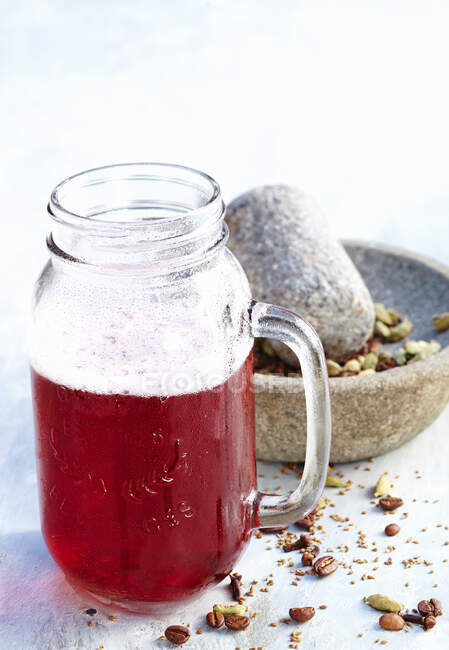 Coffee punch with spices in a tankard — Stock Photo