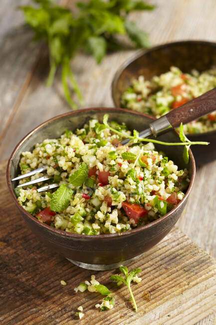 Vegan bulgur salad with parsley and mint — Stock Photo
