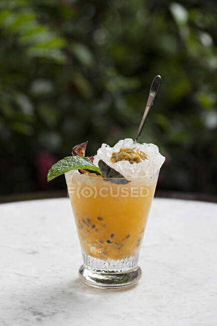 Passion fruit cocktail with fresh mint — Stock Photo