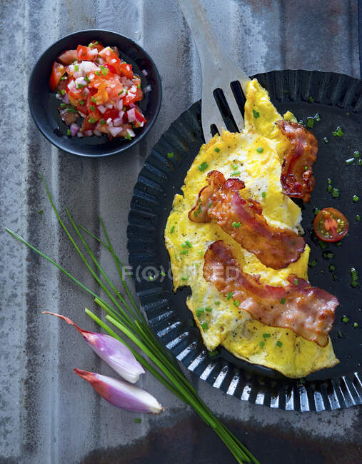 Omelette with bacon and tomato salsa — Stock Photo