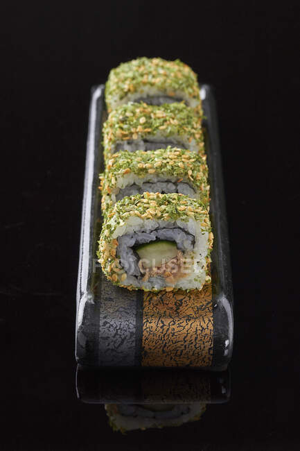 Seaweed Maki Roll with sesame seeds — Stock Photo