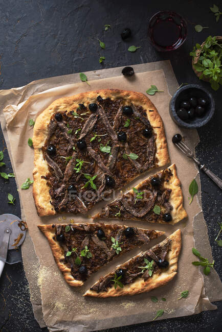Pissaladiere pizza with onions, anchovies and greek basil — Stock Photo