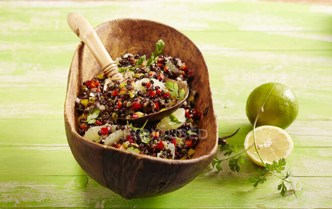 Lentil salad from Cameroon with beluga lentils, lime, peppers and cumin — Stock Photo