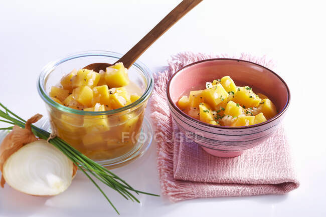 Sweet and sour pickled turnips with onions, vegetable stock, lemon and sugar — Stock Photo