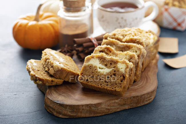 Pumpkin loaf cake or bread with winter spices cream cheese — Stock Photo