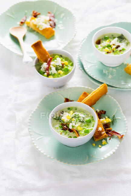 Pea soup with ricotta and diced bacon — Stock Photo