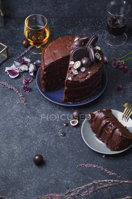 Chocolate layered cake with ganache cream — Stock Photo