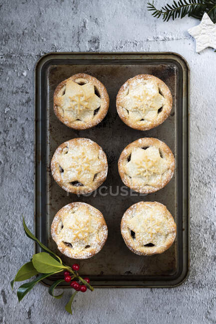 Primo piano di deliziose torte tritate — Foto stock