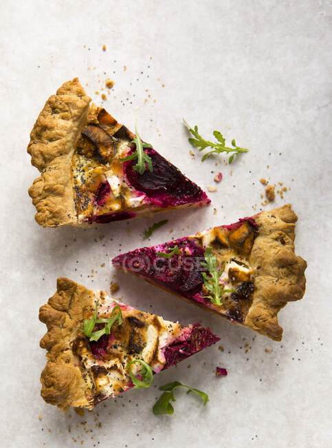 Beetroot, sweet potato and goat's cheese quiche — Stock Photo