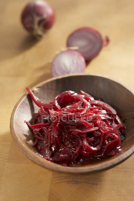 Red onion confit with maple syrup — Stock Photo