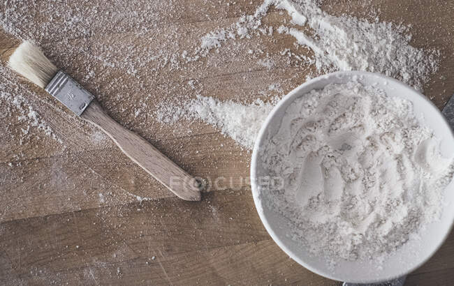 Flour on the table — Stock Photo