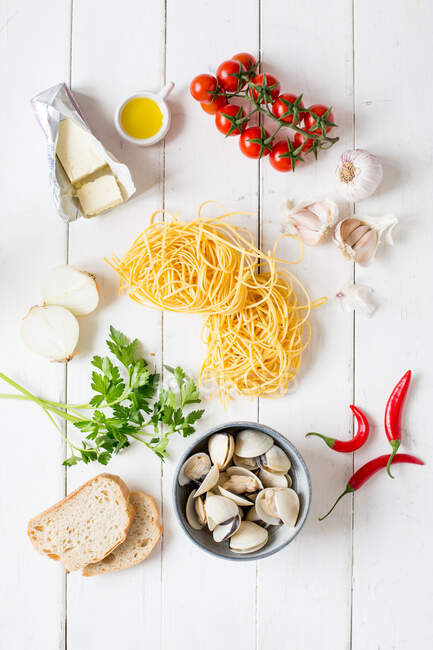 Pasta with Mediterranean ingredients — Stock Photo