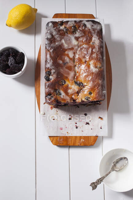 Mulberry bread with lemon glaze — Stock Photo