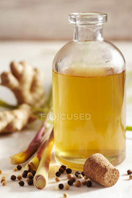 Homemade lemongrass vinegar with ginger, mustard and cilantro — Stock Photo