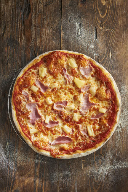 Pizza Hawaii with ham and pineapple — Stock Photo