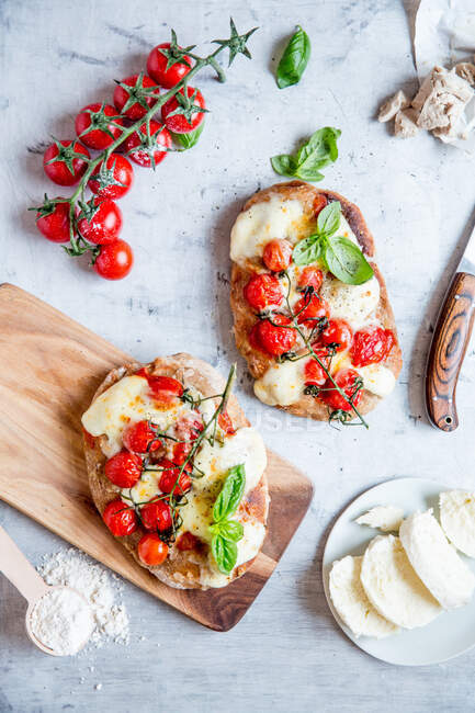 Focaccia with cherry tomatoes and mozzarella — Stock Photo
