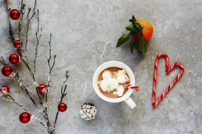 Flat-lay of hot chocolate with whipped cream and Christmas decor — Stock Photo