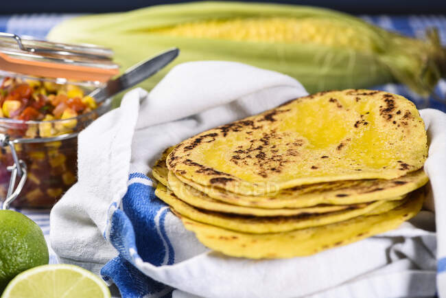 Close-up shot of Corn tortillas and salsa — Stock Photo