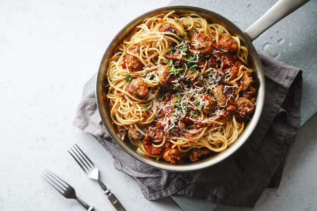 Spaghetti with meatballs, tomato sauce, parsley and cheese — Stock Photo
