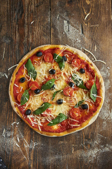 Pizza Milano with cherry tomatoes, olives and basil — Stock Photo