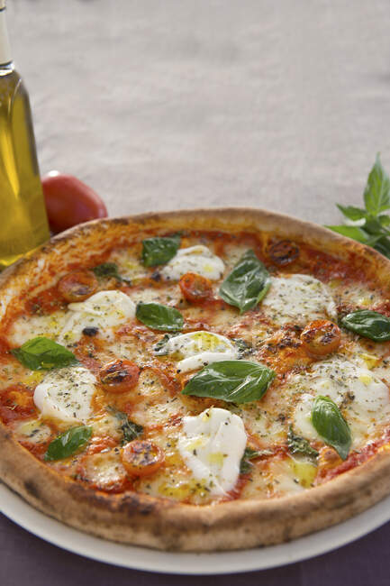 Close-up shot of delicious Margherita Pizza — Stock Photo