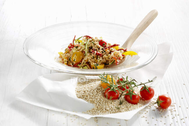 Quinoa salad with purple carrots and cherry tomatoes — Stock Photo