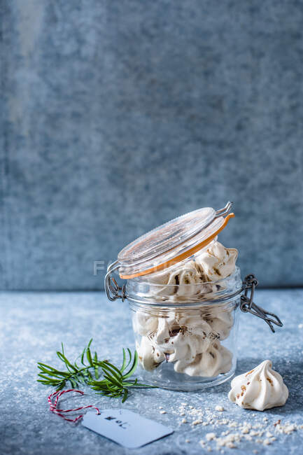 Mini coffee meringues in a jar for Christmas — Stock Photo