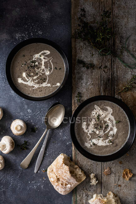 Mushroom soup with cream and thyme — Stock Photo
