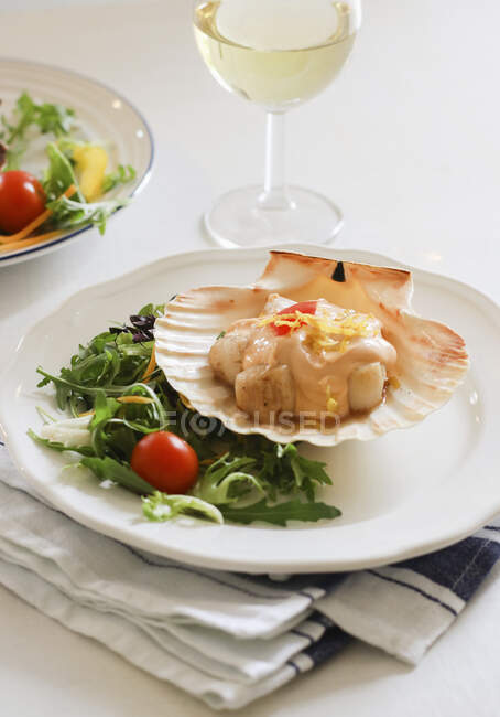 Scallops with cocktail sauce — Stock Photo