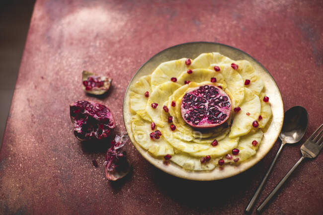 Pineapple carpaccio with lime and pomegranate — Stock Photo